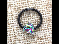 Cargar imagen en el visor de la galería, Piercing Ring Pegasus Pferd Edelstahl bunt schwarz 0.8mm.
