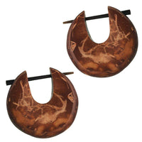 Cargar imagen en el visor de la galería, Pin Creolen Holz rund tränenförmig Horn-Pin verschiedene Hölzer 23 mm unisex - chic-net.de
