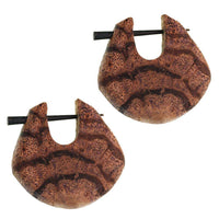 Cargar imagen en el visor de la galería, Pin Creolen Holz rund tränenförmig Horn-Pin verschiedene Hölzer 23 mm unisex - chic-net.de
