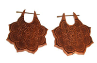 Cargar imagen en el visor de la galería, Pin Creolen Stick Ohrringe Holz Mandala Blume 1.6mm groß - chic-net.de
