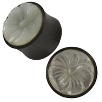 Cargar imagen en el visor de la galería, Plug Horn Perlmutt Hibiskus Blüte weiß double flared - chic-net.de
