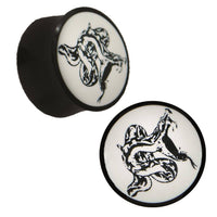 Cargar imagen en el visor de la galería, Plug Horn weiße Gravur Schlange beißend handgeschnitzt schwarz Piercing - chic-net.de
