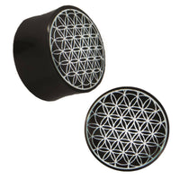 Cargar imagen en el visor de la galería, Plug Horn weiße Gravur schwarz Tribal Blume des Lebens Piercing - chic-net.de
