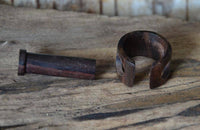 Cargar imagen en el visor de la galería, Plug Narraholz Pin-Creole braun gemasert Holz-Pin Creole.
