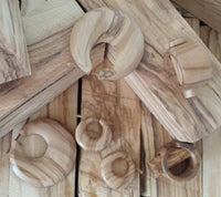 Load image into Gallery viewer, Plug Olivenholz Pin-Creole braun gemasert Holz-Pin Creole - chic-net.de
