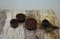 Cargar imagen en el visor de la galería, Plug Tunnel Holz filigran Blume des Lebens double flared - chic-net.de
