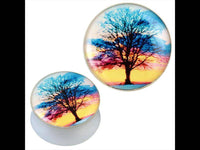 Load image into Gallery viewer, Plug weiß Acryl Baum schwarz Sonnenuntergang bunt Piercing Ohrschmuck - chic-net.de
