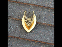 Cargar imagen en el visor de la galería, Saddle Plug antik gold Messing Spalt Muster Tribal - chic-net.de
