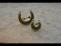 Load image into Gallery viewer, Saddle Plug Messing antik gold Sichel Bögen Tunnel - chic-net.de
