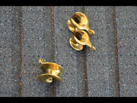 Load image into Gallery viewer, Saddle Plug Messing antik gold Sichel Hook für Anhänger - chic-net.de
