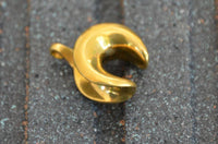 Load image into Gallery viewer, Saddle Plug Messing antik gold Sichel Hook für Anhänger - chic-net.de
