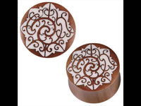 Load image into Gallery viewer, Sawoholz Plug Rotbraun weißes Bone Inlay Schnörkel Stern Mehrzackig Tribal Expander - chic-net.de
