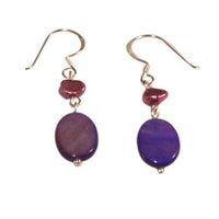 Load image into Gallery viewer, Schmuckset: Kette + Ohrringe aus lilafarbenen Perlen und ovalen Perlmuttmuschelstücken - chic-net.de
