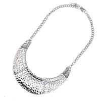 Load image into Gallery viewer, Schmuckset Ohrringe Kette Collier gehämmert silbern Brass Tropfen Sichel - chic-net.de
