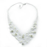 Load image into Gallery viewer, Seidenfaden Kette weiß creme Perlen Quadrat Kristallperlen handgefädelt 50 cm Verschluss nickelfrei - chic-net.de
