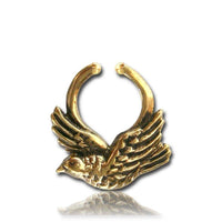 Load image into Gallery viewer, Septum Fake Piercing Nasenringe Vogel Taube Messing goldfarben nickelfrei antik exotisch - chic-net.de
