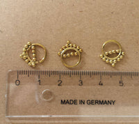 Load image into Gallery viewer, Septum Piercing Nasenringe Linie Kugeln Messing Tribal goldfarben nickelfrei antik Ohrring - chic-net.de
