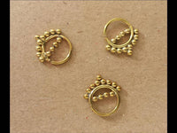 Load image into Gallery viewer, Septum Piercing Nasenringe Linie Kugeln Messing Tribal goldfarben nickelfrei antik Ohrring - chic-net.de
