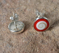 Load image into Gallery viewer, Shiva Auge koralle rot rund 10mm Ohrstecker 925 Silber - chic-net.de
