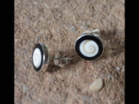 Load image into Gallery viewer, Shiva Auge schwarz rund 10mm Ohrstecker 925 Silber - chic-net.de
