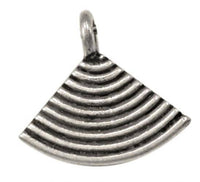 Load image into Gallery viewer, Silberanhänger klein Viertel gestreift Unisex Anhänger 925er Sterling Silber Kette - chic-net.de
