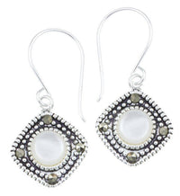 Cargar imagen en el visor de la galería, Silberohrringe Karo 12 mm Perlmutt Silberrrand Glitzer 925 Sterlingsilber Ohrringe - chic-net.de
