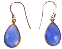 Load image into Gallery viewer, Silberohrringe vergoldet Tropfen Stein Calcit blau facettiert 925 Sterling Silber Ohrringe - chic-net.de
