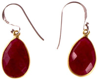 Load image into Gallery viewer, Silberohrringe vergoldet Tropfen Stein Rubin rot facettiert 925 Sterling Silber Ohrringe - chic-net.de
