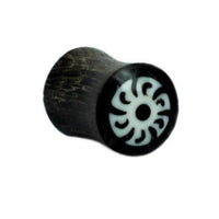 Load image into Gallery viewer, Sonne Plug Tamarindenholz dunkelbraun Holzplug handgeschnitzt Bone Inlay Tribal Holz Tunnel - chic-net.de
