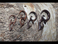 Load image into Gallery viewer, Sonoholz lang Tribal Piercing Holz Bögen Ornament - chic-net.de
