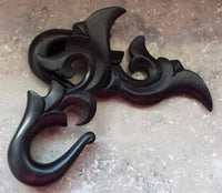 Cargar imagen en el visor de la galería, Sonoholz Lobe Piercing Holz Fishtail Hook 8mm Dehnspirale Dehnschnecke schwarz - chic-net.de
