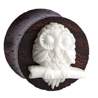 Load image into Gallery viewer, Sonoholz Plug Bone Inlay weiß Eule Ast geschnitzt Tunnel Tribal Expander - chic-net.de
