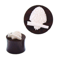 Load image into Gallery viewer, Sonoholz Plug Bone Inlay weiß Eule Ast geschnitzt Tunnel Tribal Expander - chic-net.de
