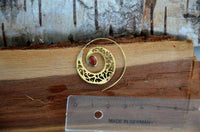 Cargar imagen en el visor de la galería, Spiralen Ohrringe breit gestanzt Jaspis oval Messing antik golden nickelfrei Piercing Tribal Schmuck - chic-net.de
