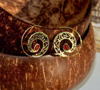 Cargar imagen en el visor de la galería, Spiralen Ohrringe breit gestanzt Jaspis oval Messing antik golden nickelfrei Piercing Tribal Schmuck - chic-net.de
