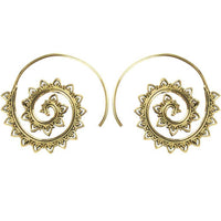 Cargar imagen en el visor de la galería, Spiralen Ohrringe Dreiecke Tropfen Kerbe Messing Brass antik golden nickelfrei Tribal Piercing - chic-net.de
