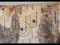 Cargar imagen en el visor de la galería, Spiralen Ohrringe dünn Lapis rund Messing Brass antik golden nickelfrei Piercing Tribal Schmuck - chic-net.de
