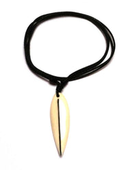 Cargar imagen en el visor de la galería, Surferkette Bonekette Kette Bone Baumwolle Surfer Style Surfbrett Anhänger Unisex Schmuck weiß schwarzer Strich - chic-net.de
