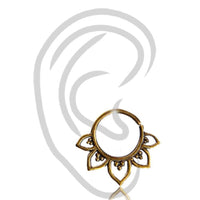 Cargar imagen en el visor de la galería, Tragus Helix Piercing Brass antik golden Blütenblätter 0,8mm Ohrpiercing - chic-net.de
