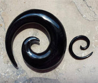 Load image into Gallery viewer, Tribal Buffalo Horn Piercing Expander schwarz Spirale - chic-net.de
