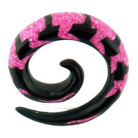 Load image into Gallery viewer, Tribal Buffalo Horn Piercing Expander, schwarze Spirale mit pinkfarbenem Inlay, 4mm,  Plug, Tunnel, Ohrring, Ohrhänger, Ohrstecker - chic-net.de
