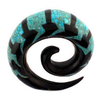 Load image into Gallery viewer, Tribal Buffalo Horn Piercing Expander, schwarze Spirale mit türkisfarbenem Inlay, 4mm,  Plug, Tunnel, Ohrring, Ohrhänger, Ohrstecker - chic-net.de
