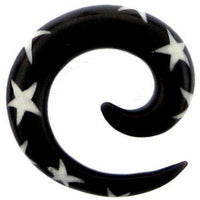 Cargar imagen en el visor de la galería, Tribal Buffalo Horn Piercing Expander, schwarze Spirale mit weißen Sternen, 6mm Ohrring aus Büffelhorn, Plug, Tunnel, Ohrhänger, Ohrstecker - chic-net.de
