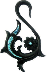 Cargar imagen en el visor de la galería, Tribal Buffalo Horn Piercing, schwarze Hookspirale mit türkisfarbenem Inlay, handgeschnitzt aus Büffelhorn, 6mm, Plug, Tunnel, Expander, Ohrhänger, Ohrstecker - chic-net.de
