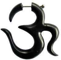 Cargar imagen en el visor de la galería, Tribal Fake Ohrring Sono Holz Om-Zeichen schwarz Edelstahlbügel Piercing Ohrhänger Ohrstecker 1 mm - chic-net.de
