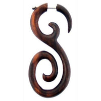 Cargar imagen en el visor de la galería, Tribal Fake Piercing braun Tattoospirale handgeschnitzt Holz Edelstahlbügel Organic Ohrstecker 1 mm - chic-net.de
