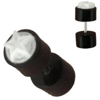 Load image into Gallery viewer, Tribal Fake Piercing, schwarzer Fakeplug mit weißem Boneinlay (Stern), handgeschnitzt aus Büffelhorn und Bone, 1mm, Edelstahlbügel - chic-net.de
