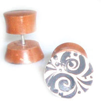 Load image into Gallery viewer, Tribal Fake Plug Holz Edelstahl Tunnel Sonoholz handbemalt gebogen 1 mm - chic-net.de
