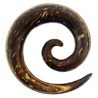Cargar imagen en el visor de la galería, Tribal Holz Pircing Expander, XL-Spirale, 8mm, Ohrring aus Kokosholz,  dunkelbraun mit natürlichem Muster, Plug, Tunnel, Ohrhänger, Ohrstecker - chic-net.de
