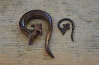 Load image into Gallery viewer, Tribal Kokosholz Piercing Thai Spirale lang Ornament - chic-net.de
